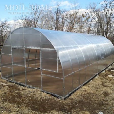 Теплица Фермерская 4,2х10 метров с поликарбонатом | Мой-Дом27 | Каркас изготовлен из оцинкованной замкнутой трубы 30*20 мм.<br>
 <b>Ширина - 4,2 метра</b>.&nbsp;Высота - 2,75&nbsp;метра. Длина - 10 метров<br>
 Выдерживаемая снеговая нагрузка - 150 кг/м2. Выдерживаемая ветровая нагрузка - до 27 м/с.<br>
 <b>Расстояние между дугами 0,65 метра. Толщина металла дуги 1,2 мм. С каждого торца по две двери и форточки в дверях</b><br>
 <b>
Стрингеров (горизонтальных соединений дуг)&nbsp;– 9 шт.&nbsp;</b>